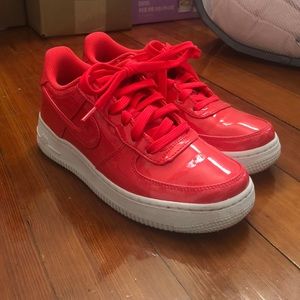 NIKE Air Force 1 Low Ultraviolet Siren Red